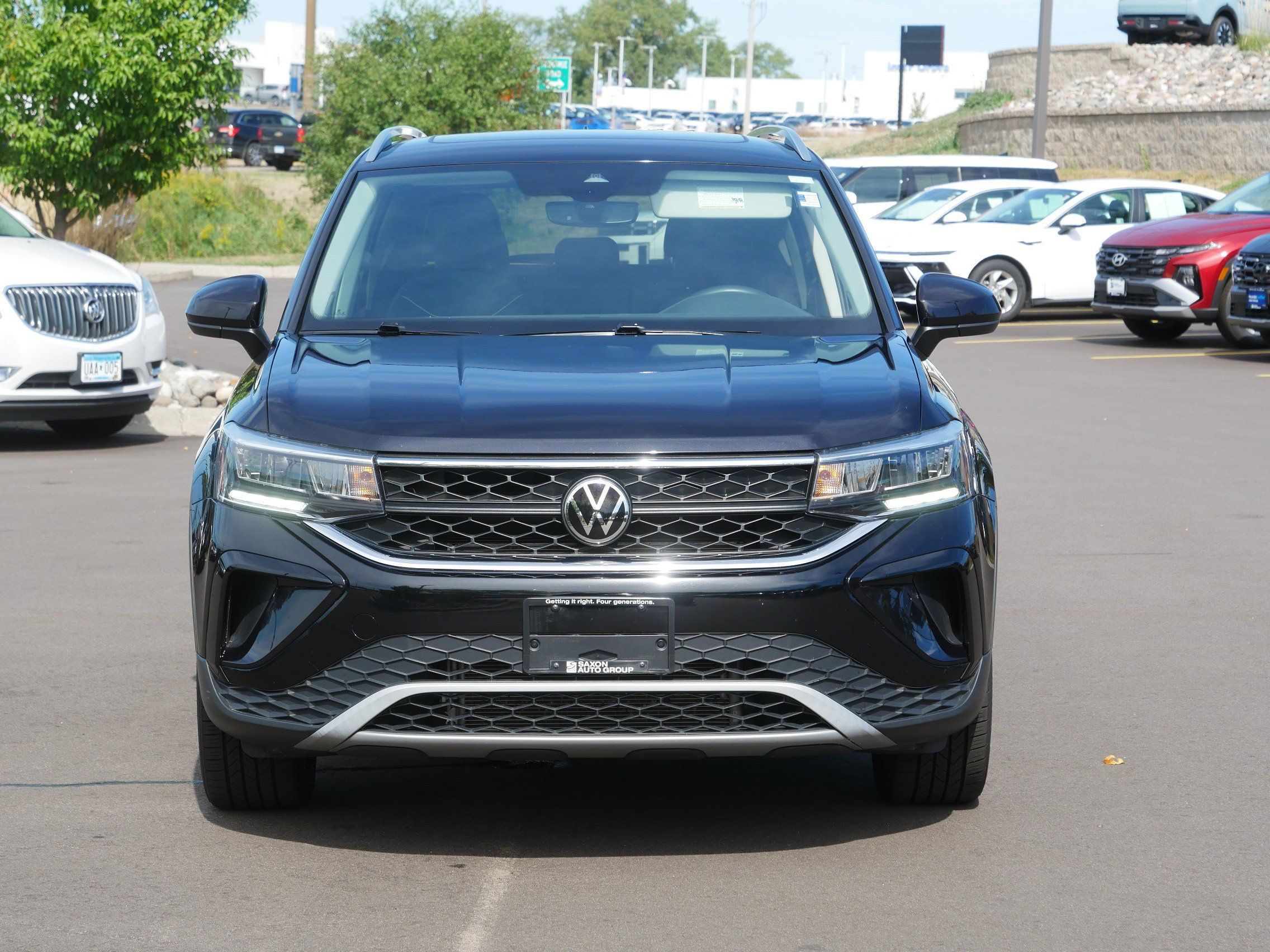 Used 2023 Volkswagen Taos SE w/ Panoramic Sunroof Package AWD/4WD image 3