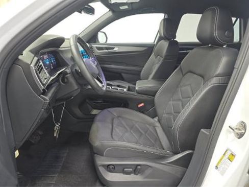 Used 2024 Volkswagen Atlas Cross Sport SE FWD image 4
