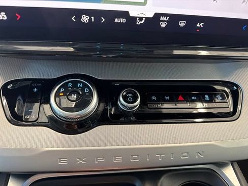 Certified 2025 Ford Expedition Active AWD/4WD image 28