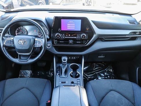 Used 2023 Toyota Highlander LE image 13