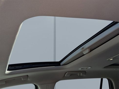 Used 2022 GMC Acadia Denali w/ Denali Technology Package image 21