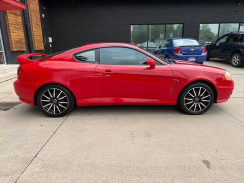 Used 2004 Hyundai Tiburon GT FWD image 9