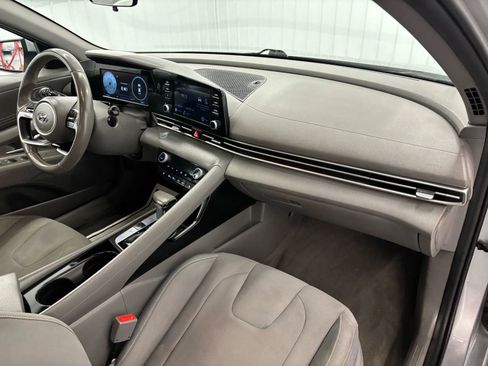 Used 2022 Hyundai Elantra SEL w/ Convenience Package FWD image 34