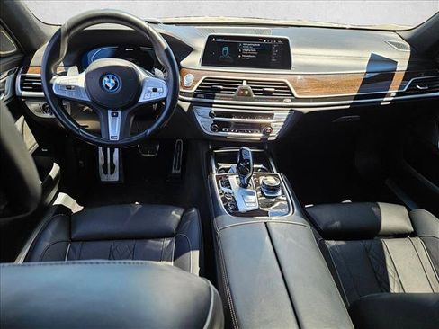 Used 2022 BMW 745e xDrive w/ M Sport Package AWD/4WD image 17