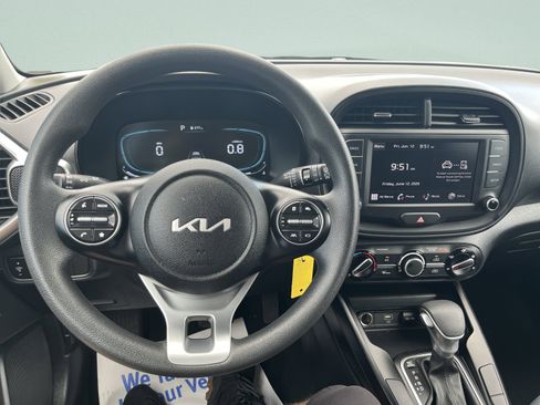 Used 2025 Kia Soul LX w/ LX Technology Package FWD image 28