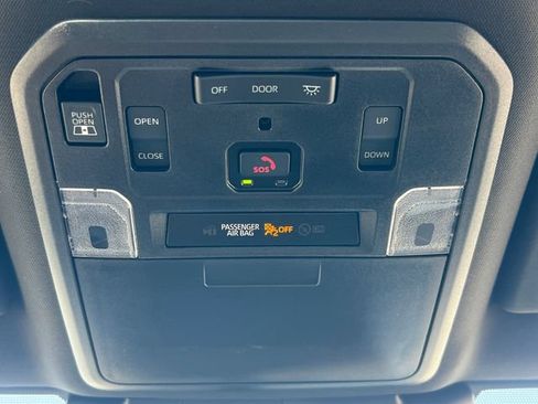 Used 2025 Toyota Tacoma Limited AWD/4WD image 34