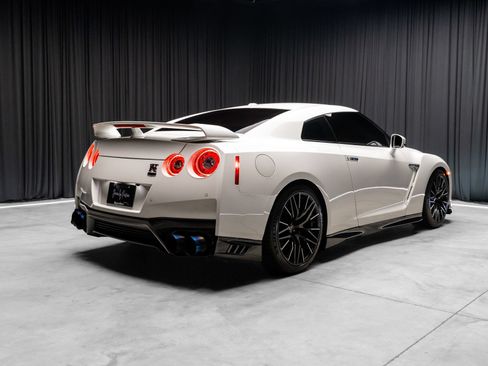 Used 2020 Nissan GT-R Premium AWD/4WD image 51