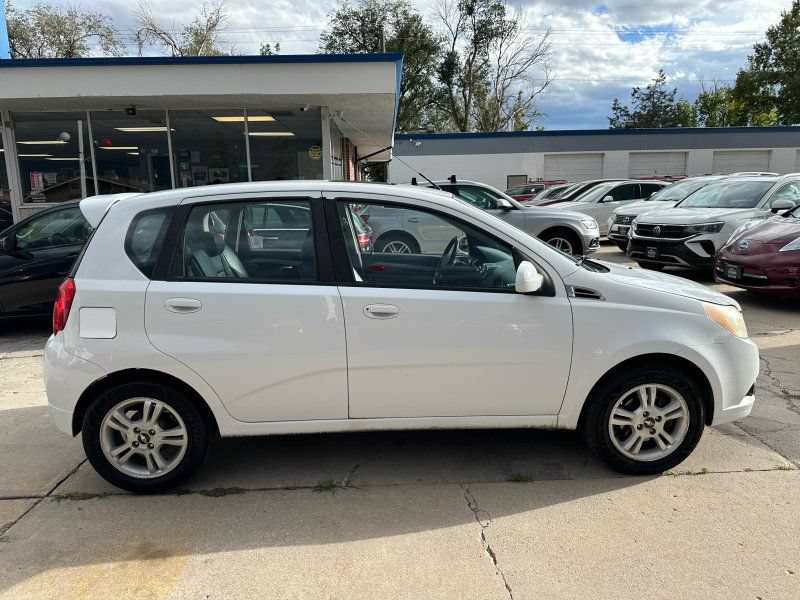 Used 2011 Chevrolet Aveo5 LT FWD image 8