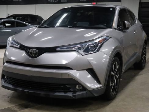 Used 2019 Toyota C-HR XLE image 1