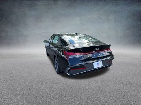 Used 2025 Hyundai Elantra Sport image 18