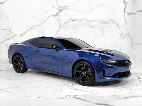 Used 2022 Chevrolet Camaro LT RWD image 4