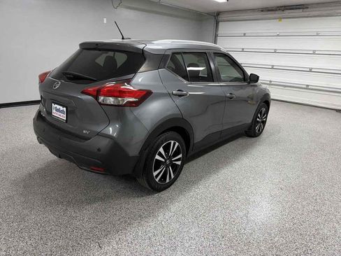 Used 2020 Nissan Kicks SV FWD image 3