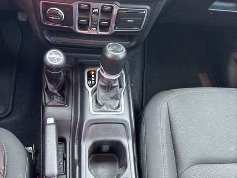 Used 2018 Jeep Wrangler Unlimited Sport S AWD/4WD image 19