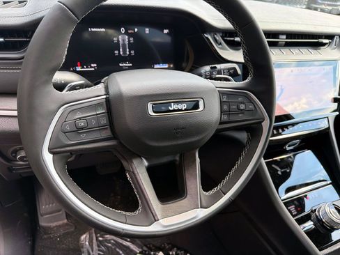 New 2026 Jeep Grand Cherokee Limited AWD/4WD image 16