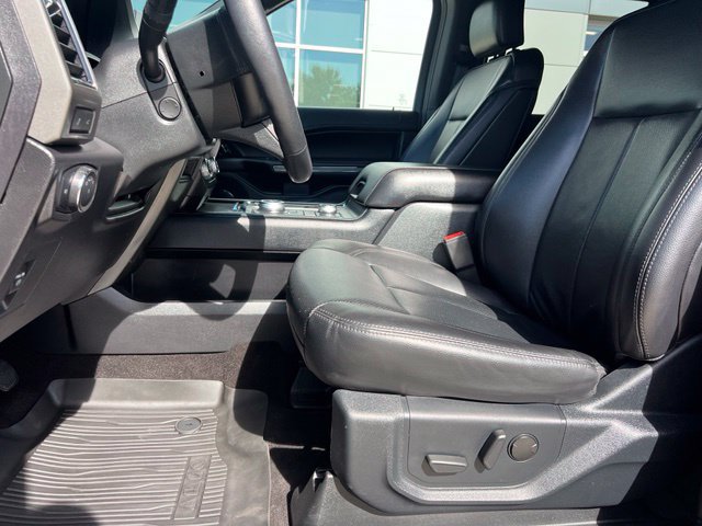 Used 2020 Ford Expedition XLT w/ Equipment Group 202A AWD/4WD image 21