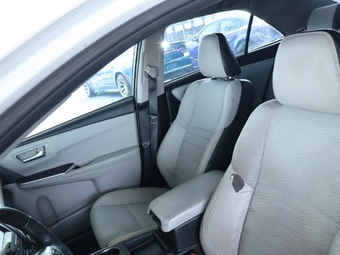 Used 2016 Toyota Camry SE FWD image 13