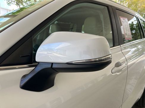 Used 2024 Toyota Highlander XLE image 19