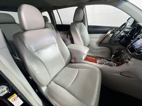 Used 2013 Toyota Highlander Limited image 31