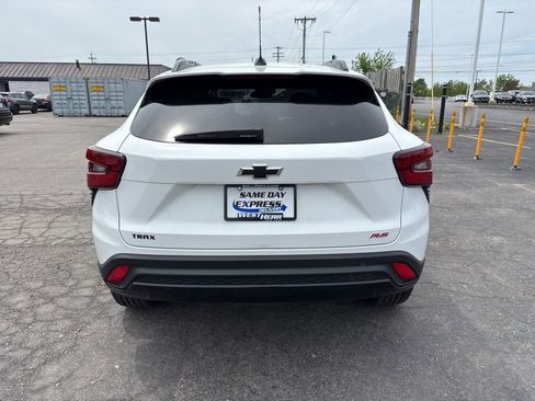 Used 2024 Chevrolet Trax RS w/ Sunroof Package FWD image 6