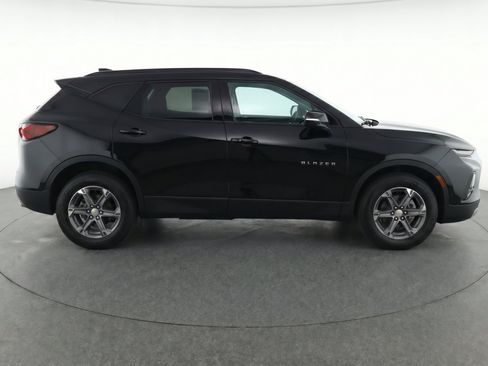 Used 2025 Chevrolet Blazer LT FWD image 11