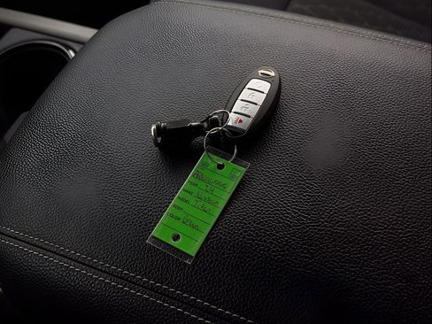 Used 2024 Nissan Titan SV w/ SV Bronze Edition Package image 30