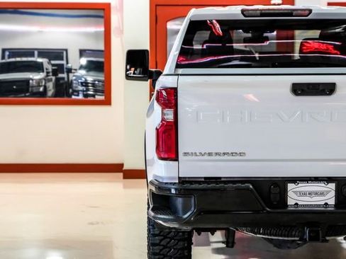 Used 2021 Chevrolet Silverado 2500 Custom w/ Custom Value Package image 45