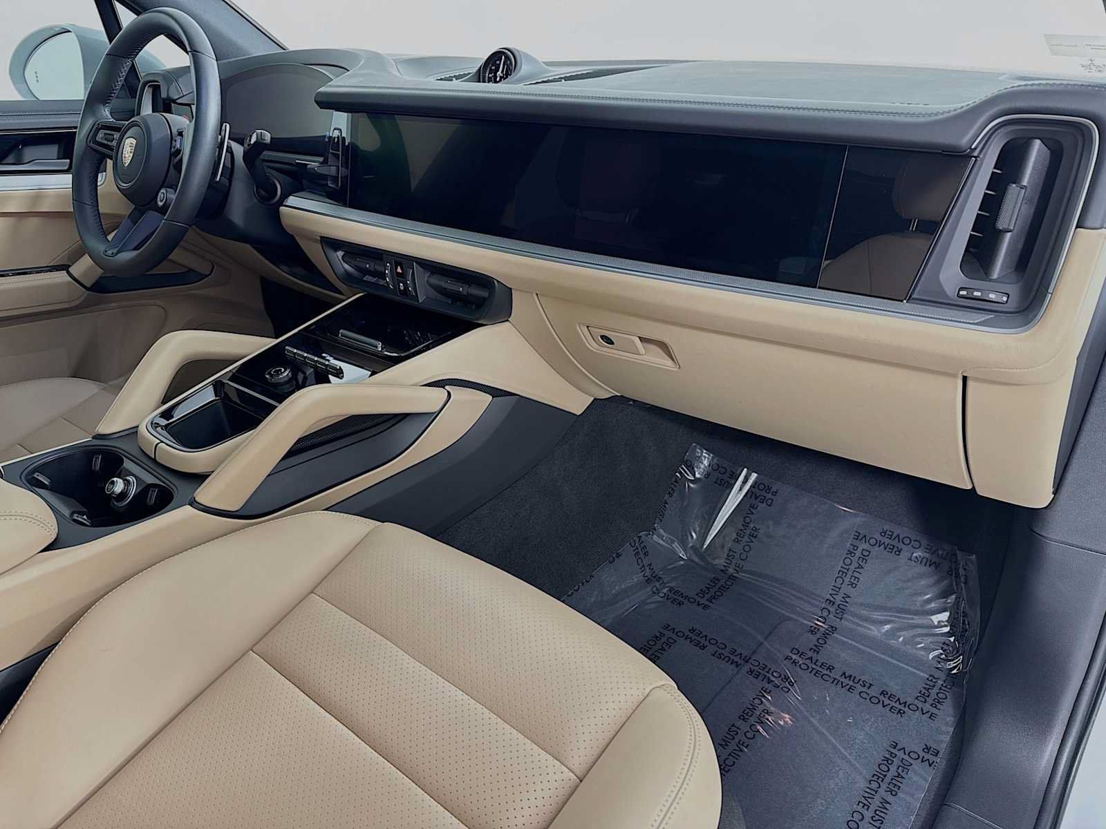 Certified 2025 Porsche Cayenne AWD/4WD image 30