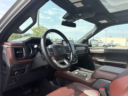 Used 2024 Ford Expedition Limited AWD/4WD image 10