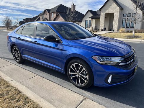 Used 2022 Volkswagen Jetta Sport image 3