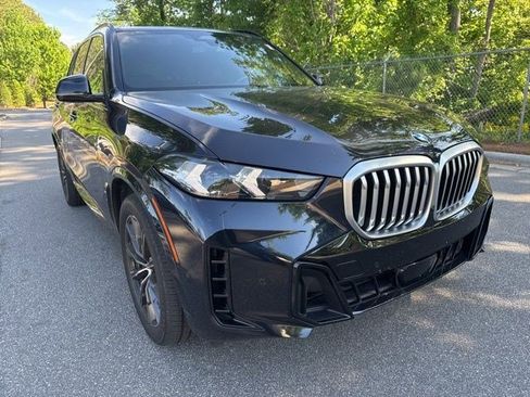 Used 2024 BMW X5 xDrive40i w/ M Sport Package image 3
