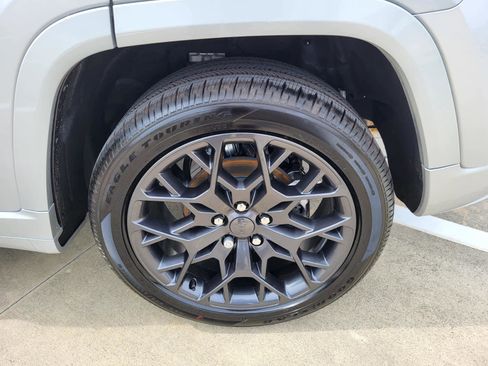 New 2026 Jeep Grand Cherokee Summit w/ Obsidian Package image 21