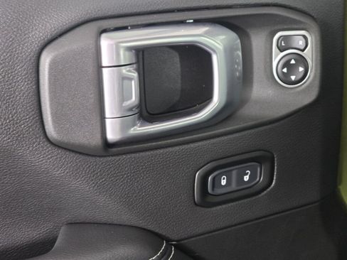 Used 2023 Jeep Wrangler Unlimited Sahara AWD/4WD image 36