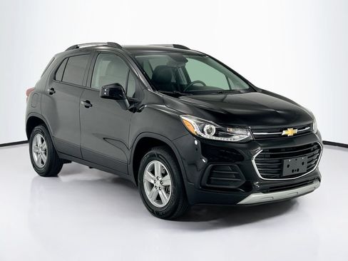 Used 2022 Chevrolet Trax LT w/ LT Convenience Package AWD/4WD image 3
