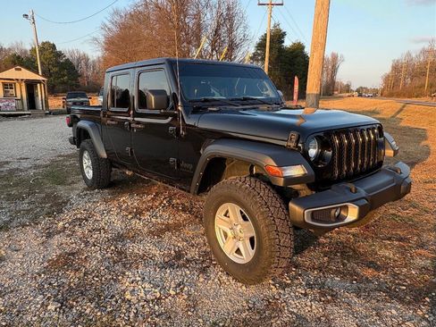 Used 2023 Jeep Gladiator Sport image 7