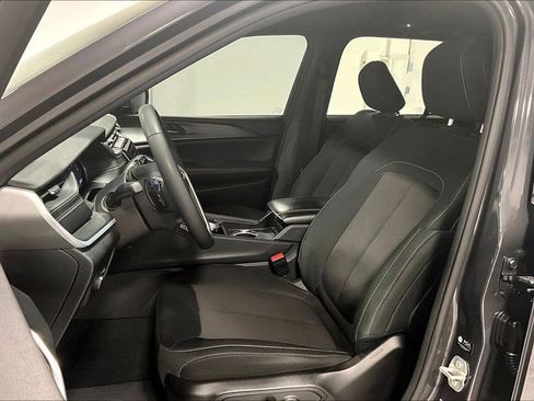 Used 2024 Jeep Grand Cherokee Laredo w/ Trailer Tow Package image 33