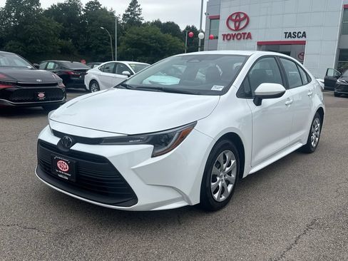 Used 2024 Toyota Corolla LE FWD image 3
