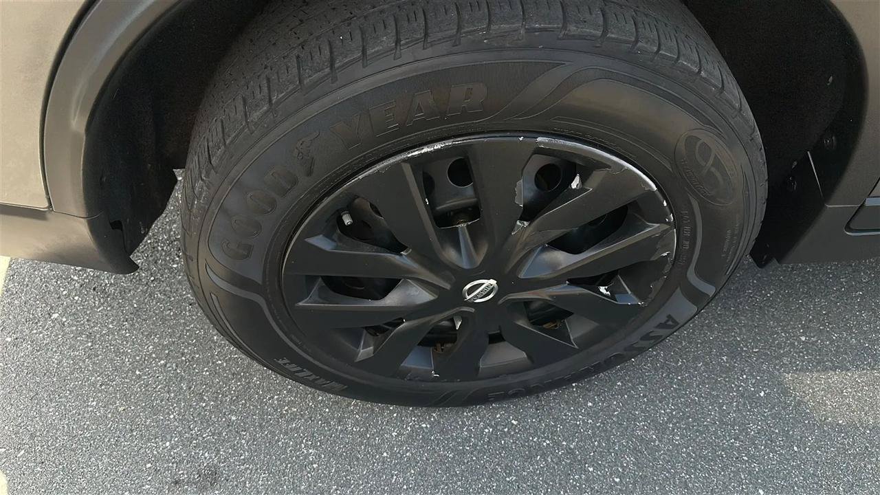 Used 2017 Nissan Rogue S FWD image 19