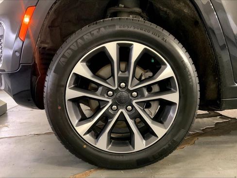 Used 2023 Jeep Grand Cherokee L Overland w/ Advanced Protech Group III AWD/4WD image 9