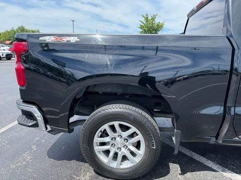 Used 2022 Chevrolet Silverado 1500 LT AWD/4WD image 4