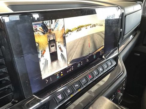 Used 2024 Chevrolet Silverado 2500 ZR2 w/ Technology Package AWD/4WD image 9