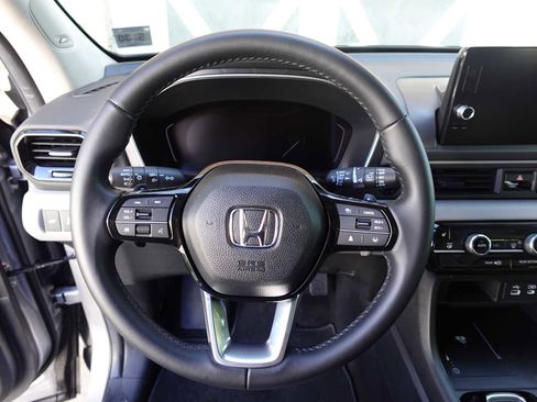 Certified 2025 Honda Pilot Touring image 16