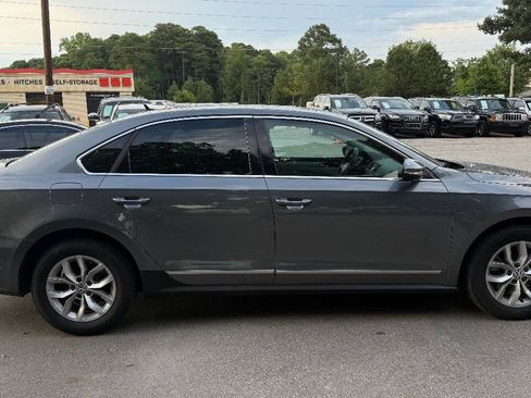Used 2016 Volkswagen Passat 1.8T S FWD image 4