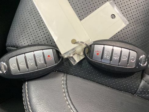 Used 2021 Nissan Rogue Platinum FWD image 32