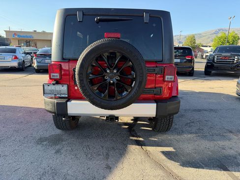 Used 2012 Jeep Wrangler Unlimited Sahara w/ Connectivity Group AWD/4WD image 6