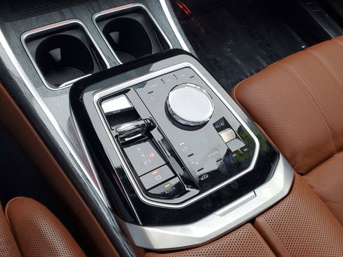 Used 2023 BMW 760i xDrive image 19