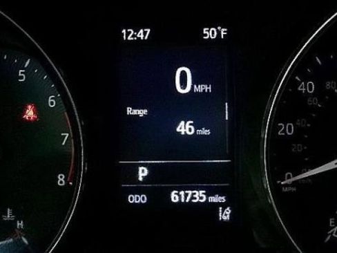 Used 2021 Toyota C-HR LE FWD image 2