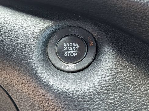Used 2019 Jeep Cherokee Latitude Plus FWD image 24