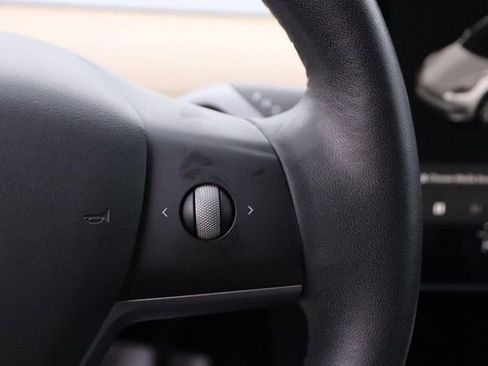 Used 2021 Tesla Model Y Long Range image 14