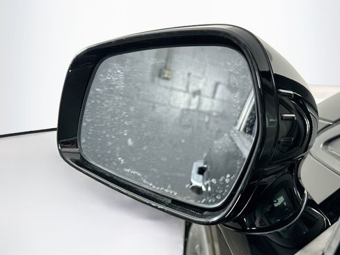 Used 2025 Kia Carnival FWD image 16
