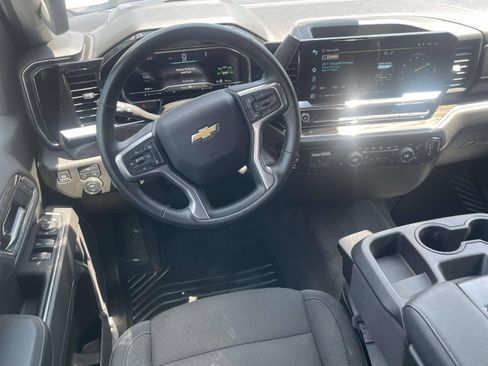 Used 2025 Chevrolet Silverado 2500 LT w/ Convenience Package AWD/4WD image 10